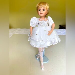 Collectible 16” porcelain doll ballet dancer ballerina white tutus point shoes